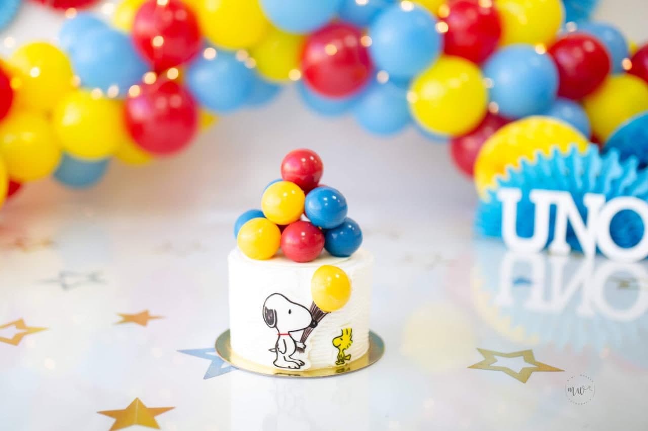 Tarta de Snoopy con topper de globos de chuche